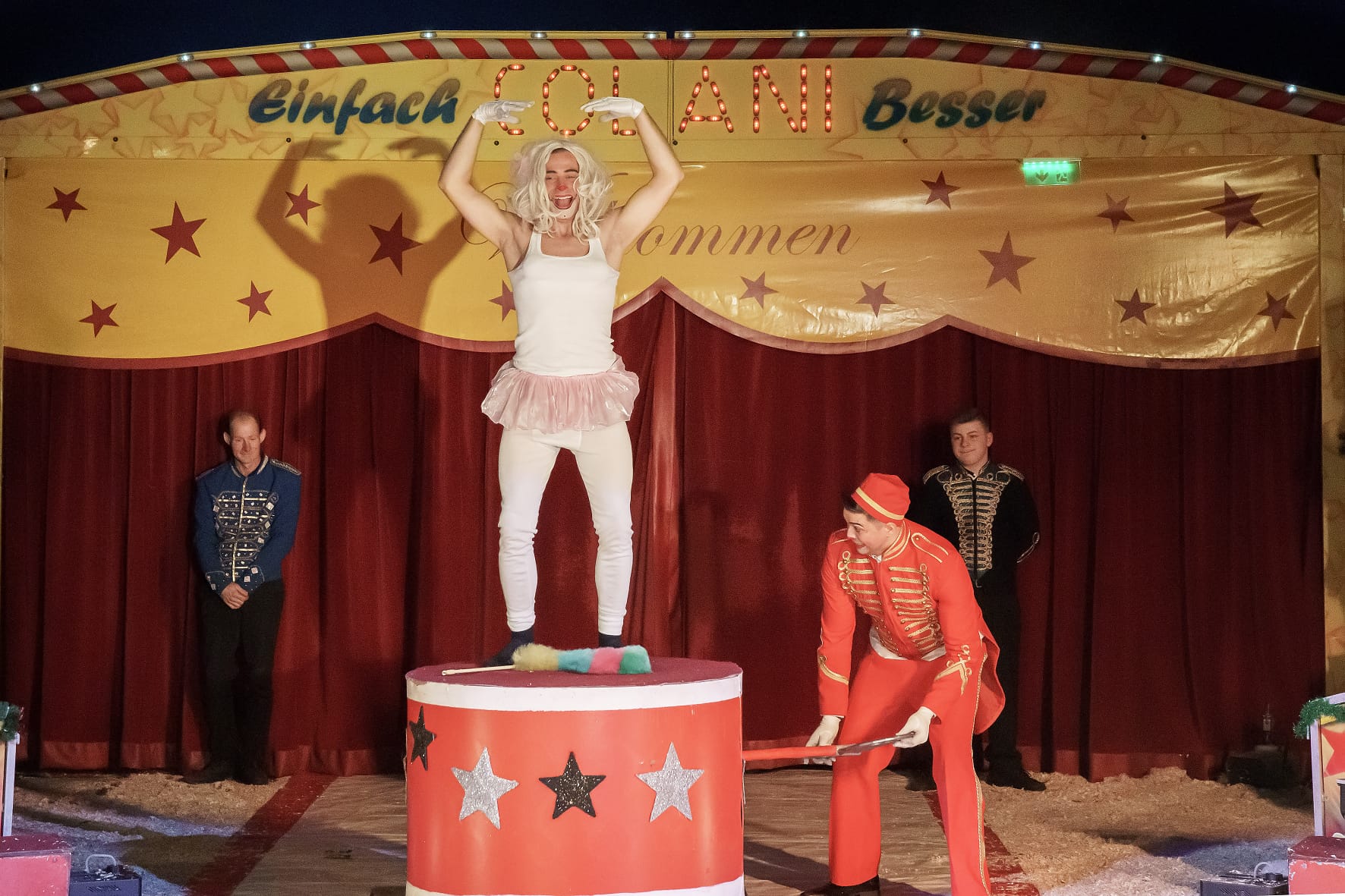 Lustiger Clown im Circus Showtime